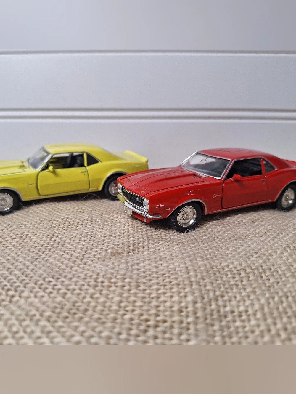 Lot Of 2 1968 Chevrolet Camaro Z28. Welly Die Cast Cars 1/36 Scale